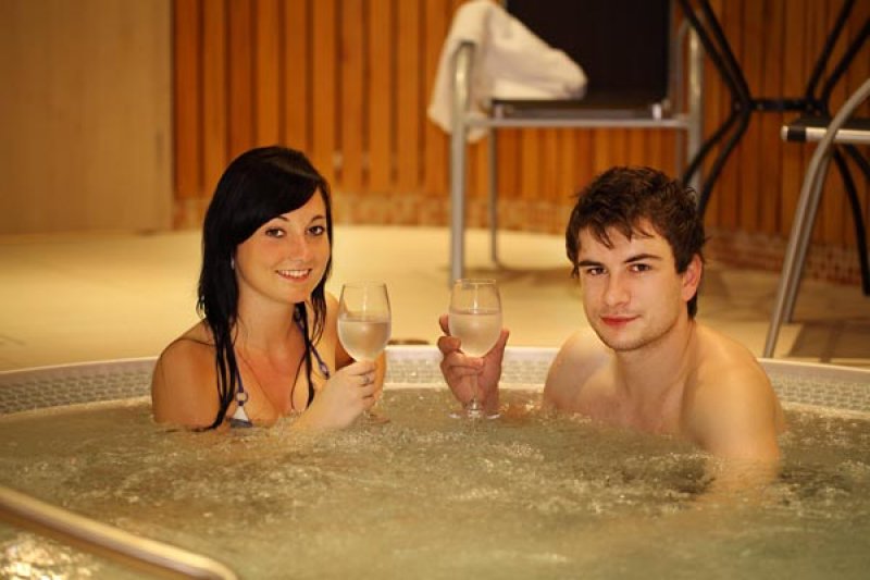 Poukaz na privátní whirlpool pro dva 50 min. + wellness pro dva (125 min.) - Ostrava